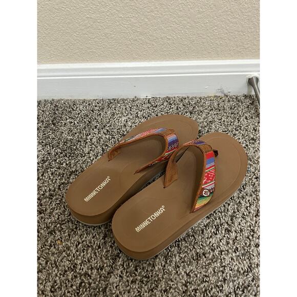 Minnetonka Flip Flops Women's Size 8 Comfort Slip On Tan Cute Sandals - Picture 4 of 9